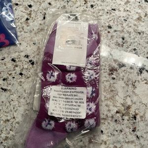 Vera Bradley splash dot crew socks NWT